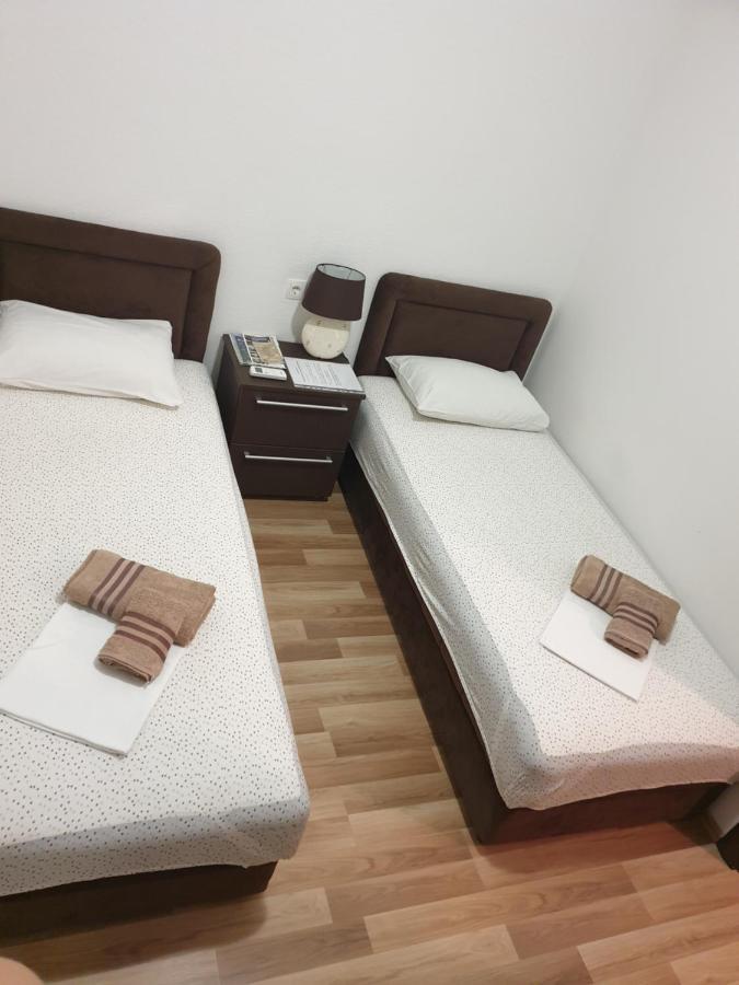Отель Nova Dvokrevetna Soba Sa Dva Odvojena Kreveta I Zajednickim Kupatilom Котор Экстерьер фото